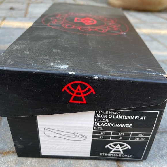 Strange Cvlt Halloween Shiny Black and Orange Jack-o-Lantern Flats, size 6 - Picture 3 of 3